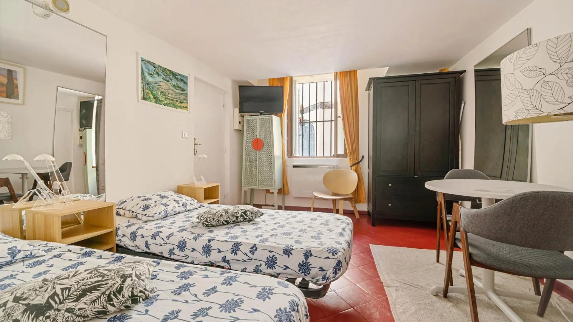** Aparthotel Precheurs Studios Aix-en-Provence France